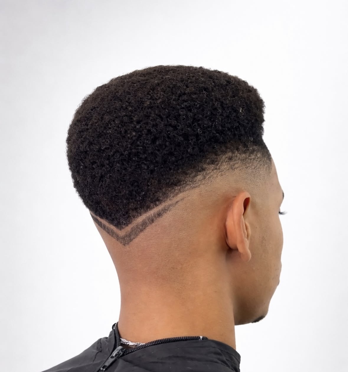 Fade com design em V